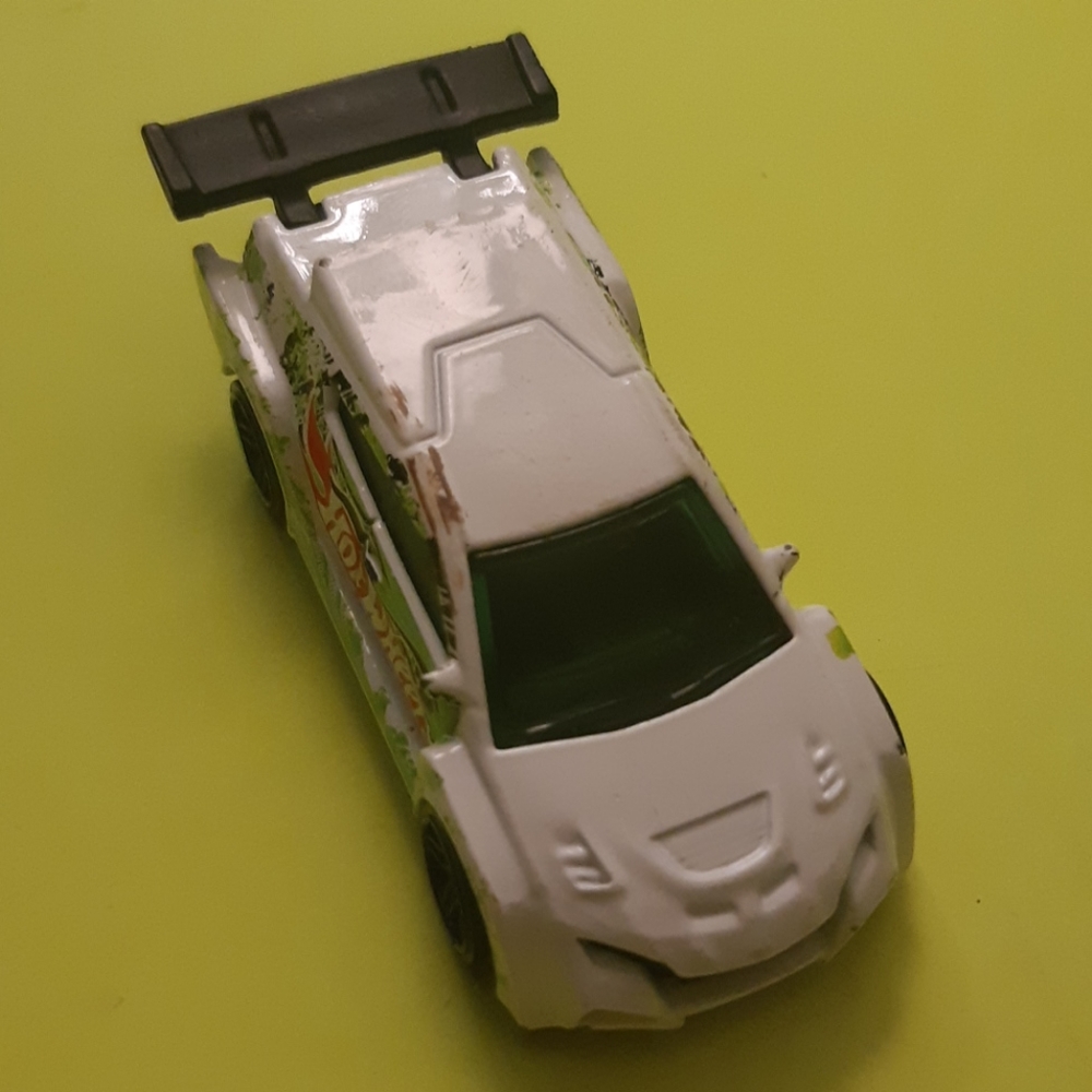 2012 Hot wheels loop coup Diecast 1:64| 8/10